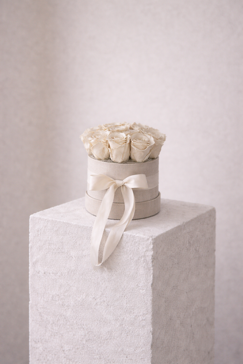 Rosenbox Elfenbein mit stabilisierten Rosen