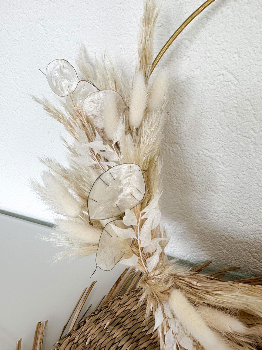 Ein stilvoller Flower Hoop, der sich ideal an Innenwänden oder an Haustüren eignet. Bild 2-