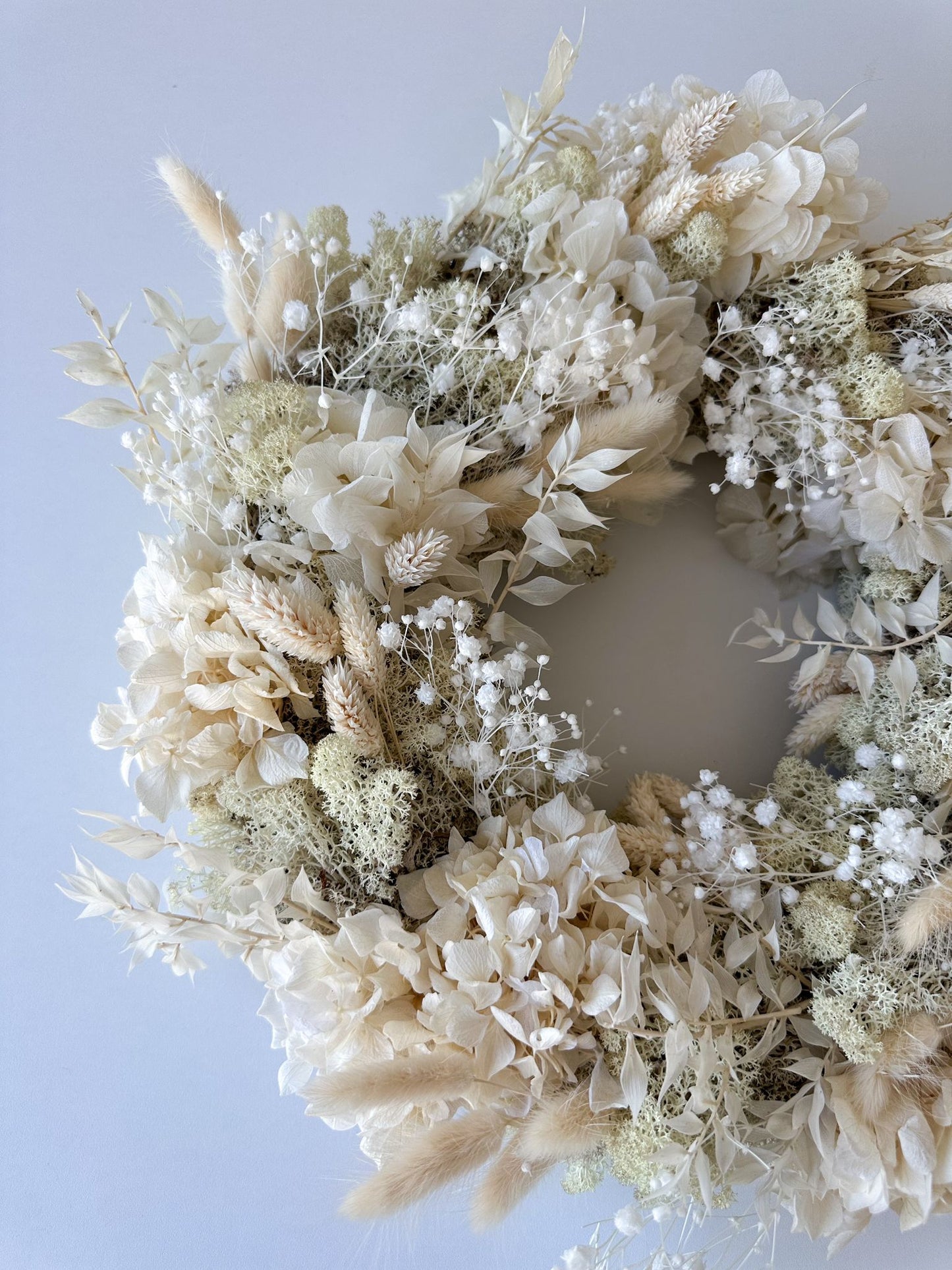 Adventskranz Sonja ohne Kerzen – handgefertigt aus konservierten Naturmaterialien.