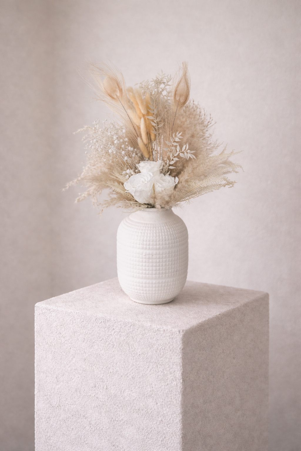 Vanessa Bouquet, mit stabilisierten Rosen, 50 cm