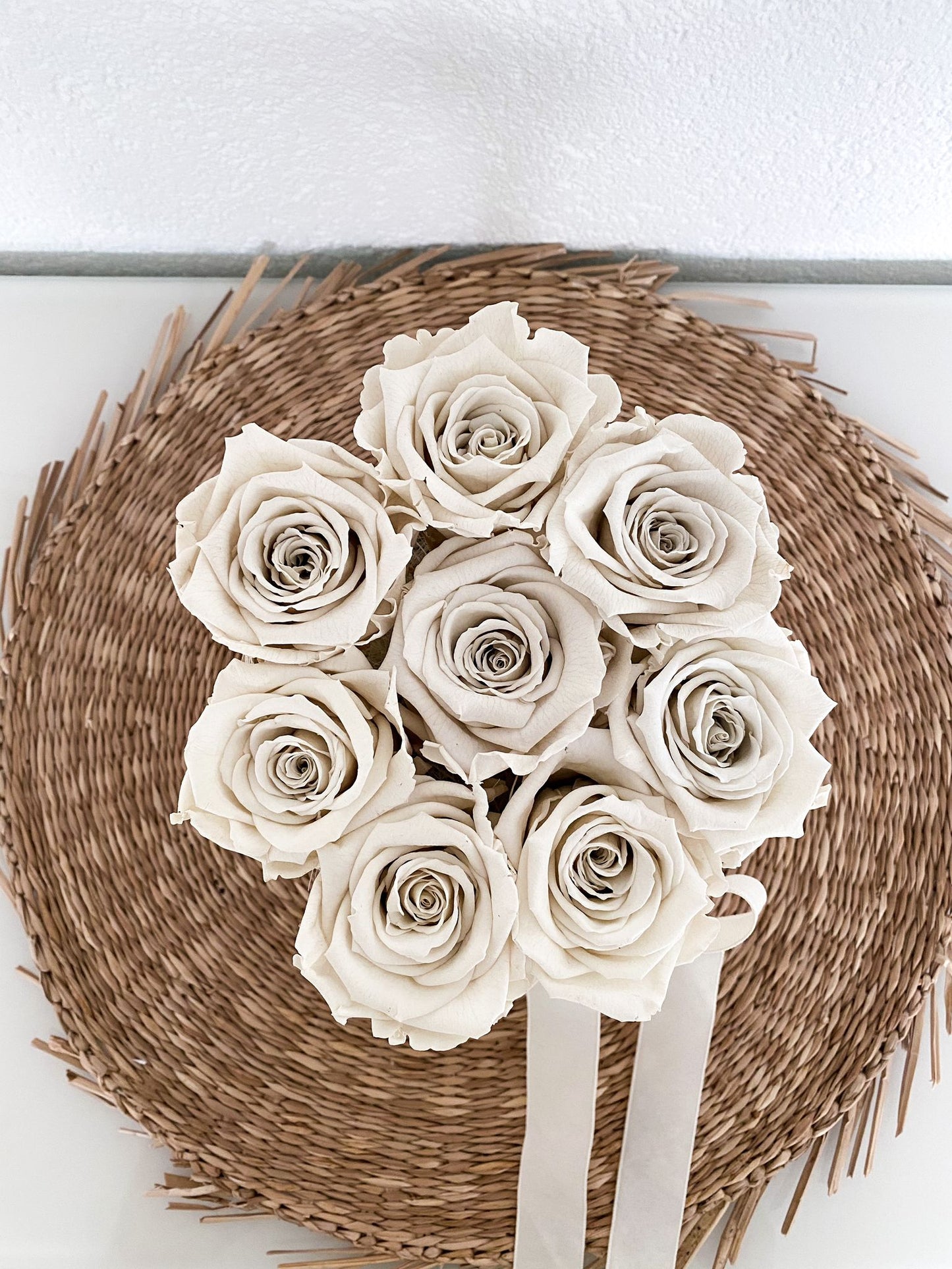 Rosenbox Elfenbein mit stabilisierten Rosen